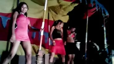কালো মানুষকে পছন্দ করেন টিয়ানা ট্রাম্প চোদা চুধি